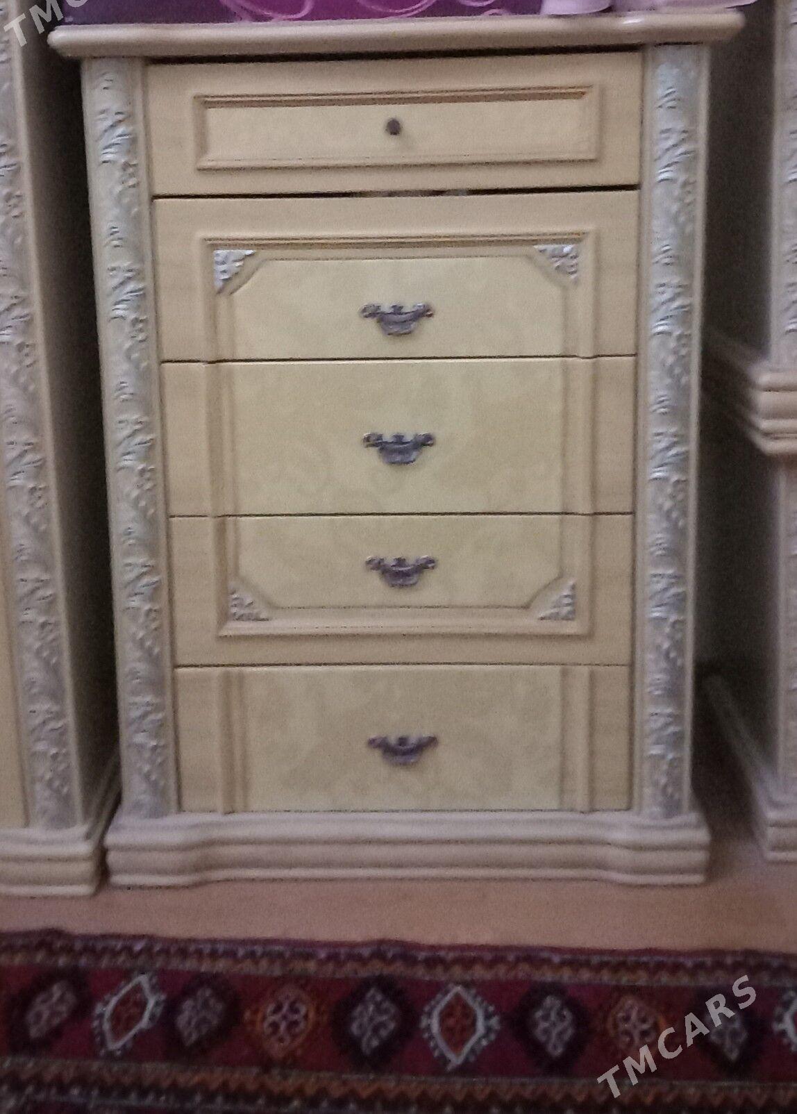 Spanli garnatur - Яшлык - img 1