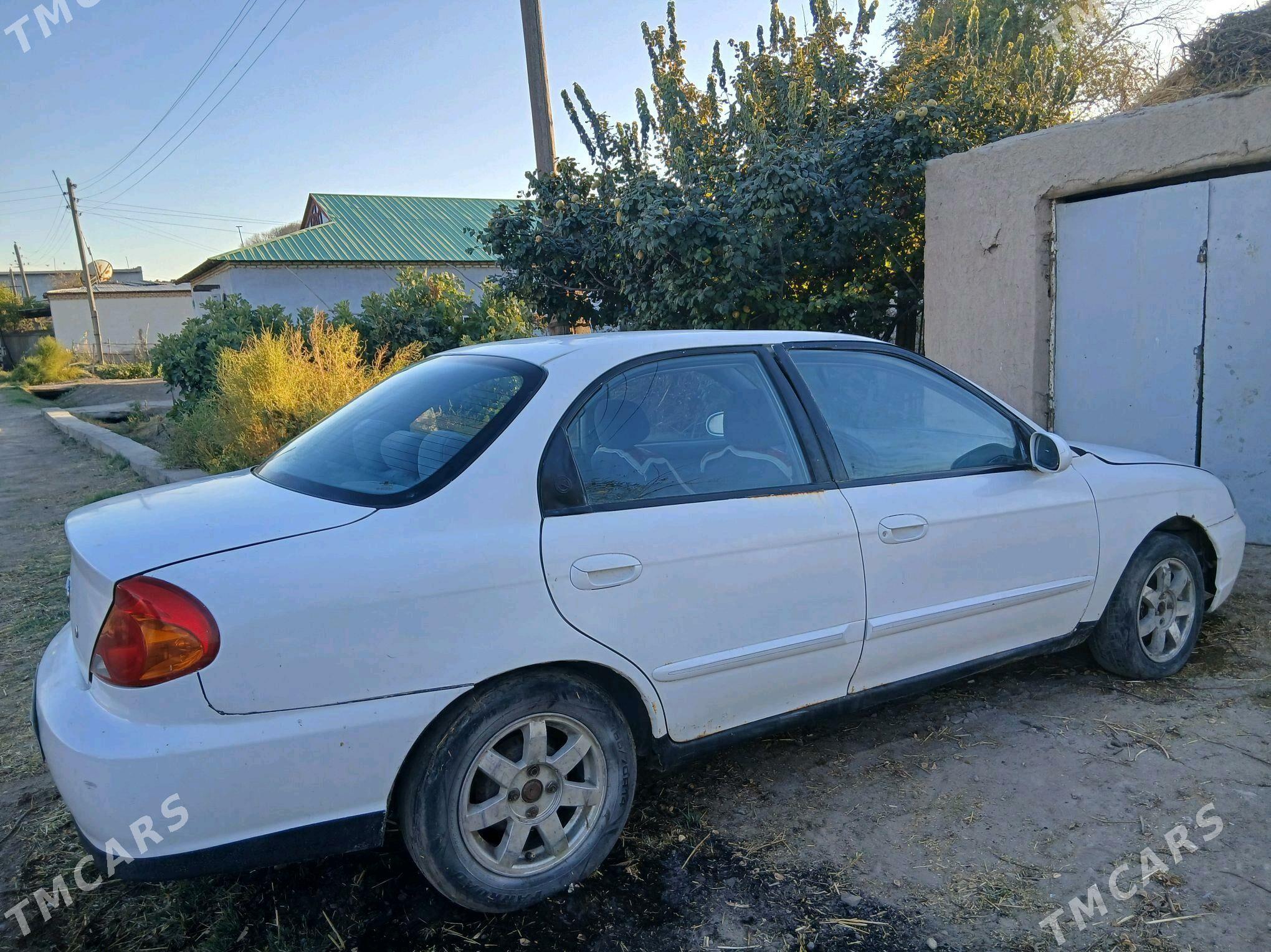 Kia Carens 2001 - 15 000 TMT - Дашогуз - img 3