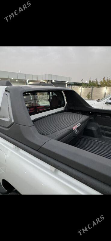 Toyota Hilux 2024 - 595 000 TMT - Aşgabat - img 6
