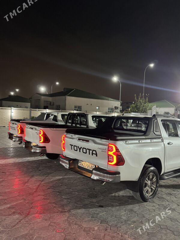Toyota Hilux 2024 - 595 000 TMT - Aşgabat - img 5