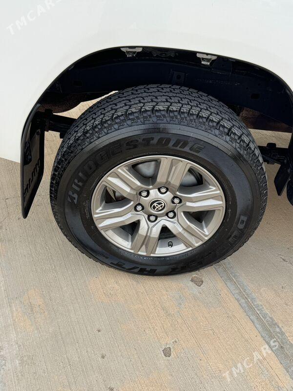 Toyota Hilux 2024 - 595 000 TMT - Aşgabat - img 10