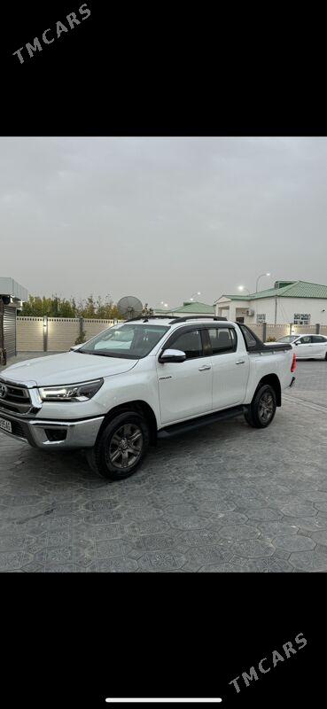 Toyota Hilux 2024 - 595 000 TMT - Aşgabat - img 9