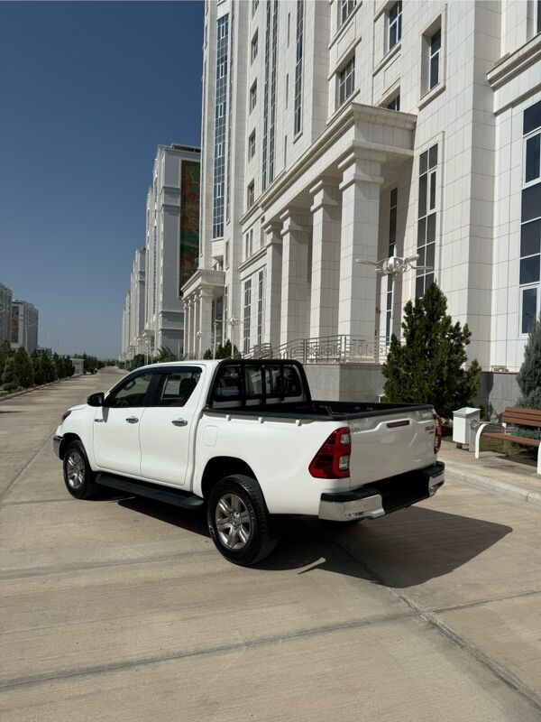 Toyota Hilux 2024 - 595 000 TMT - Aşgabat - img 5