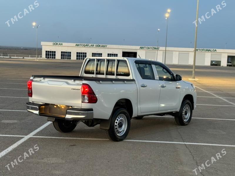 Toyota Hilux 2025 - 635 000 TMT - Ашхабад - img 8
