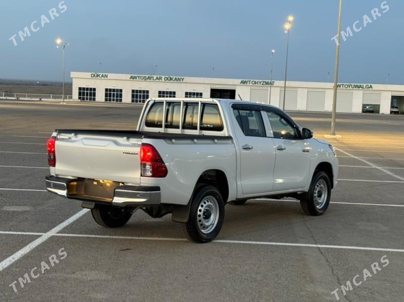 Toyota Hilux 2025 - 635 000 TMT - Aşgabat - img 6