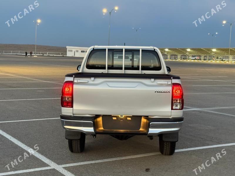 Toyota Hilux 2025 - 635 000 TMT - Aşgabat - img 5