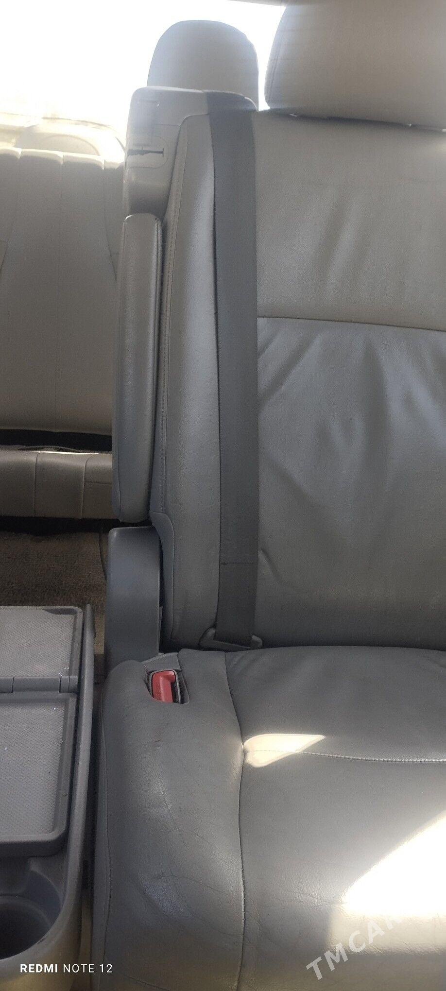 Toyota Highlander 2008 - 320 000 TMT - Гурбансолтан Едже - img 3