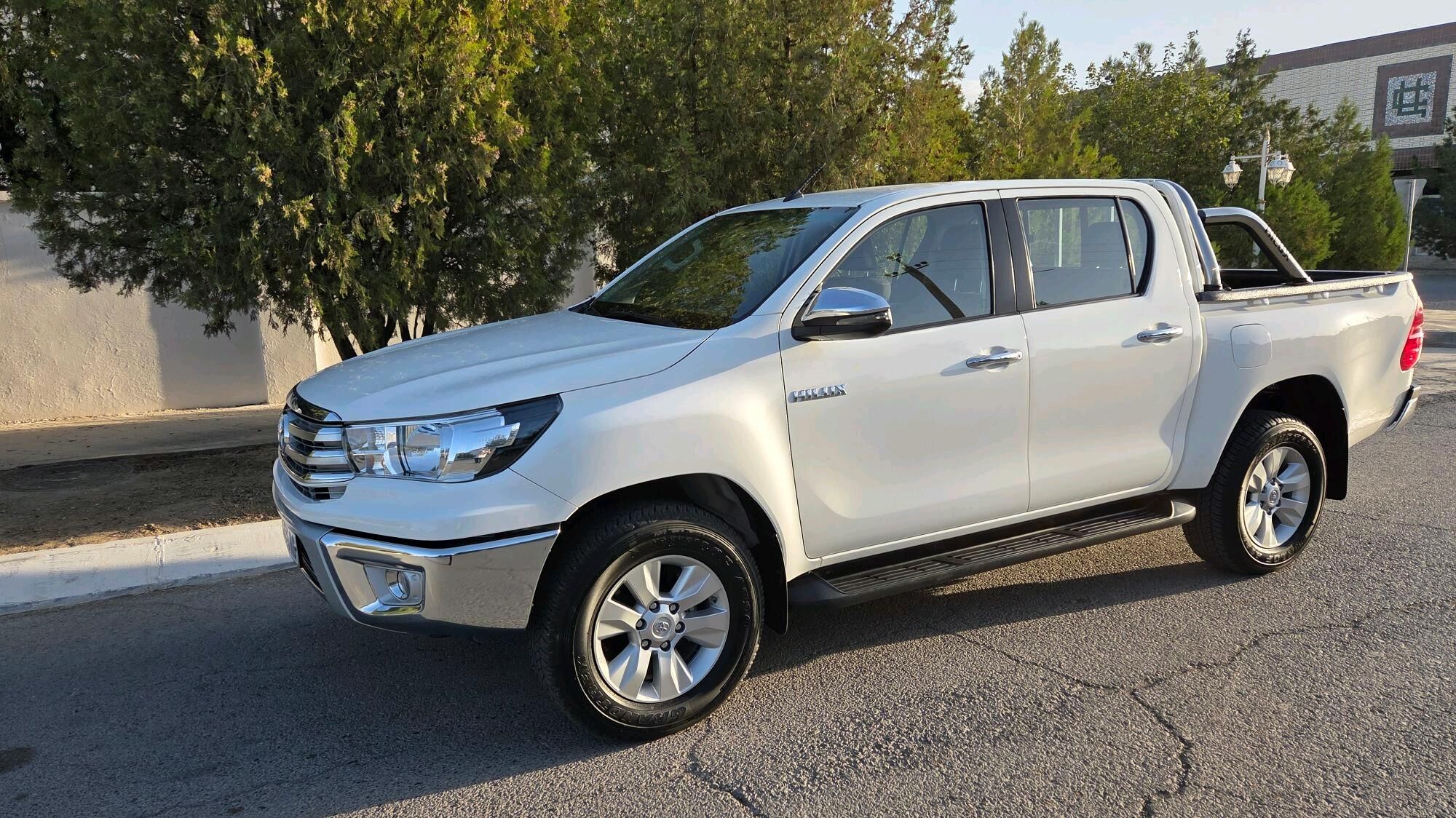 Toyota Hilux 2020 - 550 000 TMT - Aşgabat - img 2