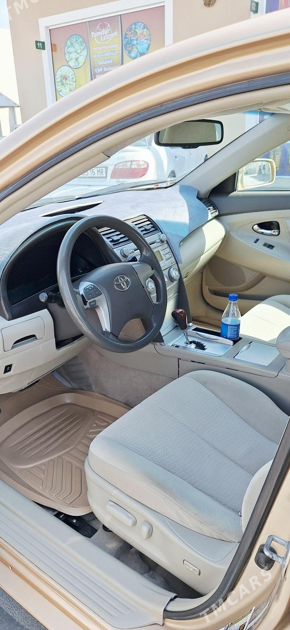 Toyota Camry 2010 - 180 000 TMT - Baýramaly - img 3