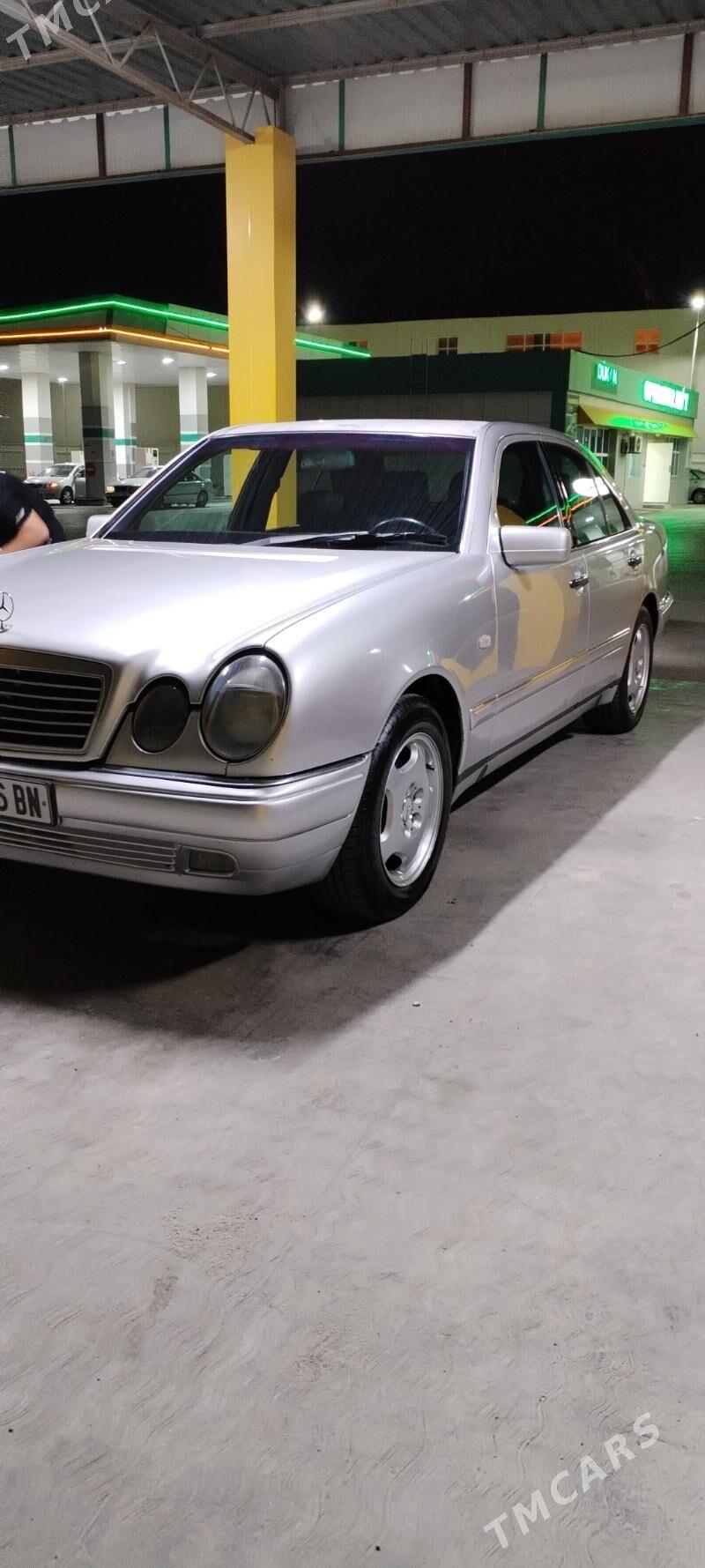 Mercedes-Benz E-Class 1998 - 105 000 TMT - Балканабат - img 3