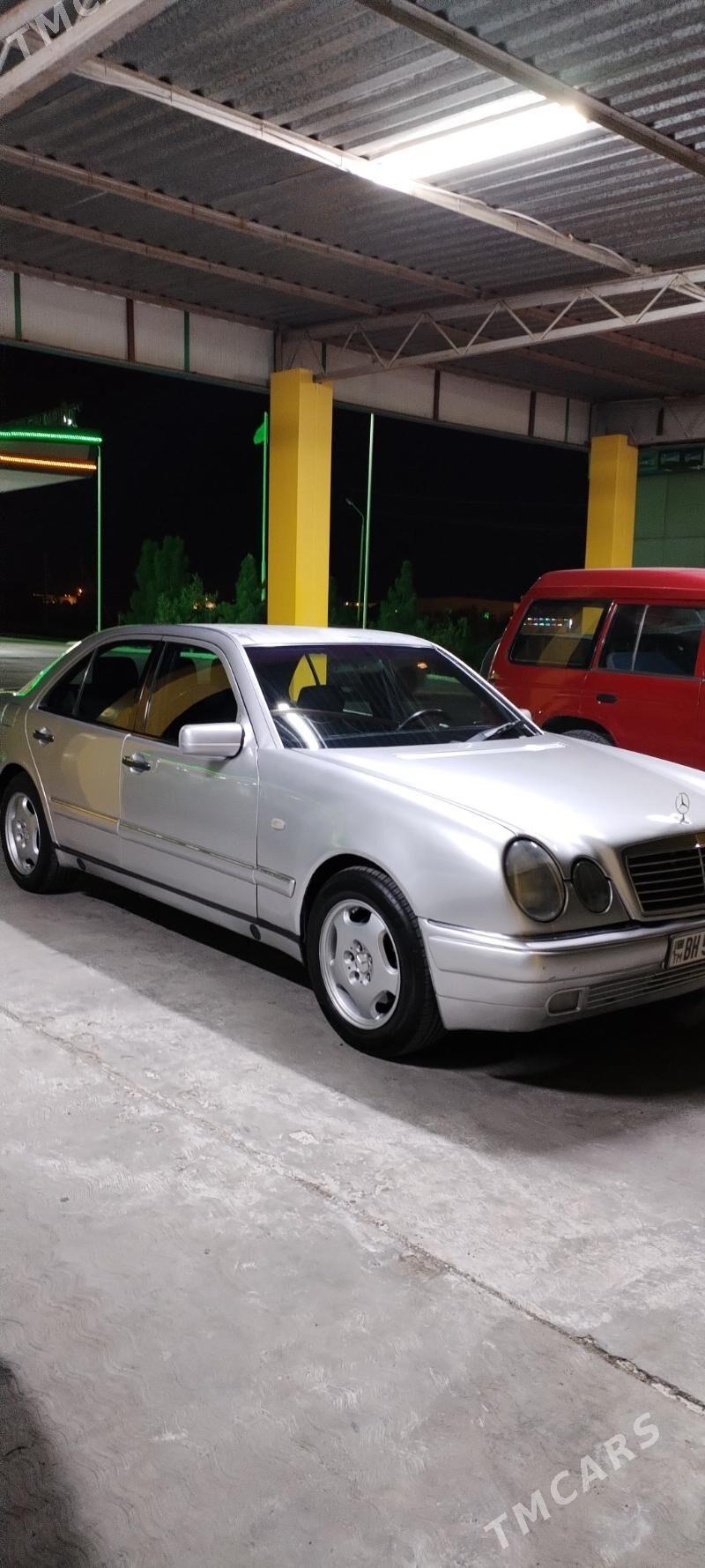 Mercedes-Benz E-Class 1998 - 105 000 TMT - Балканабат - img 2