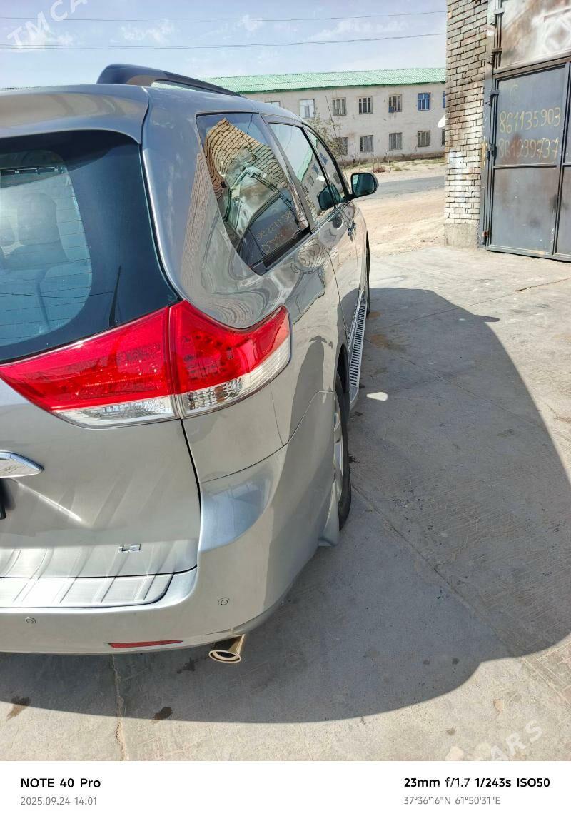 Toyota Sienna 2012 - 303 000 TMT - Тагтабазар - img 1