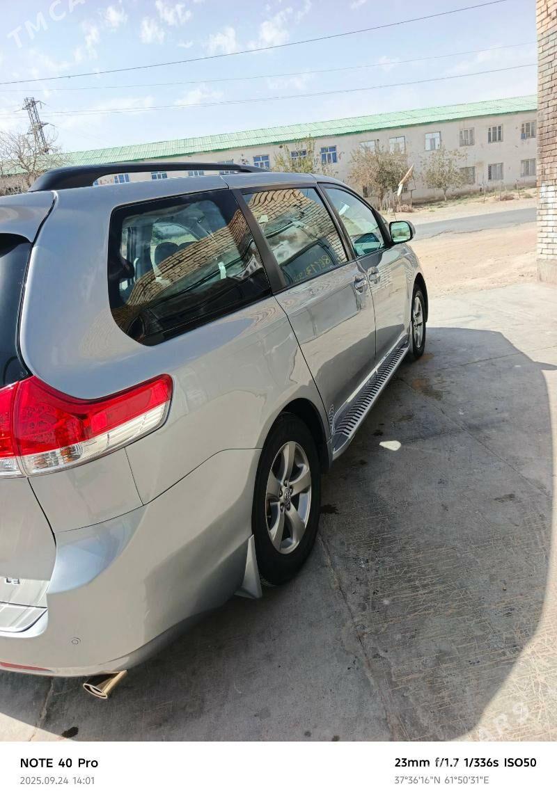 Toyota Sienna 2012 - 303 000 TMT - Тагтабазар - img 3