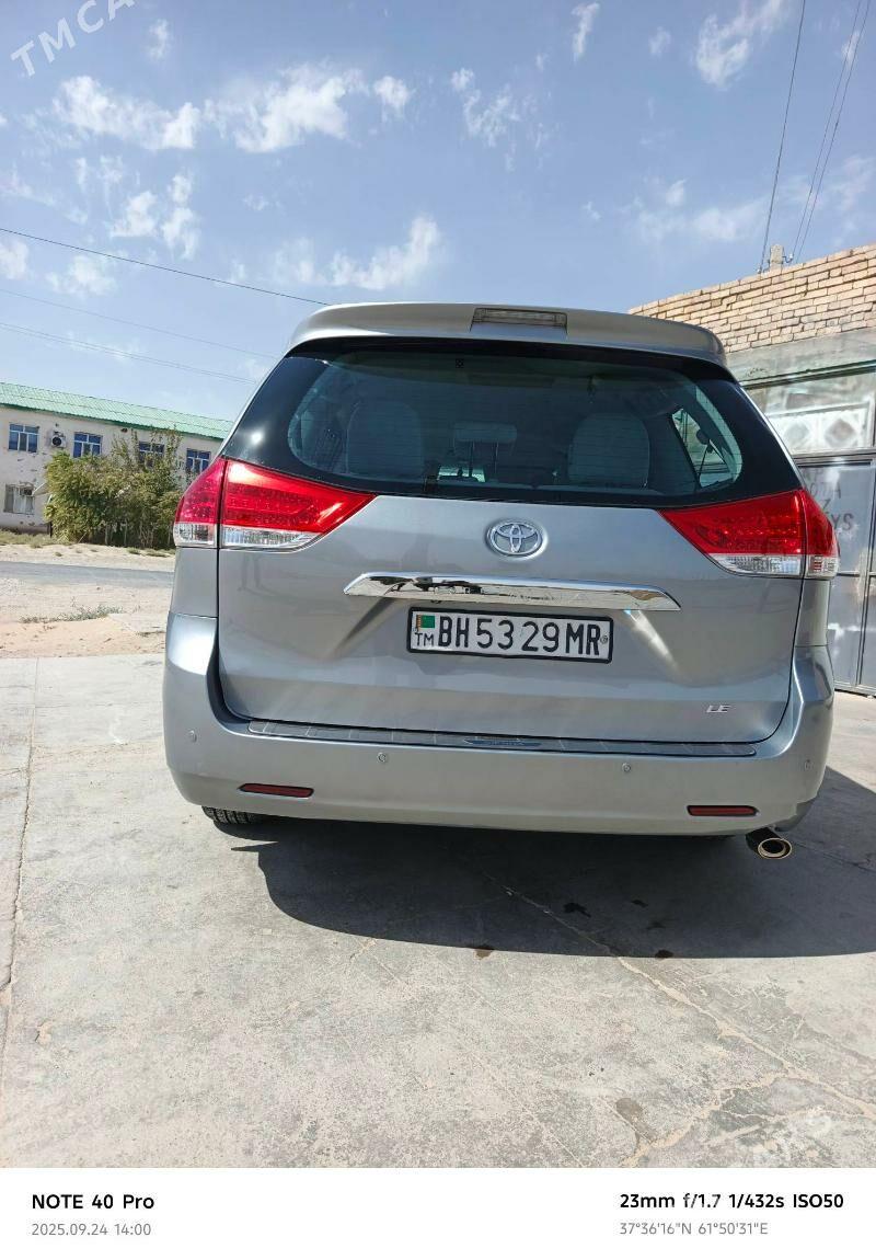 Toyota Sienna 2012 - 303 000 TMT - Тагтабазар - img 9