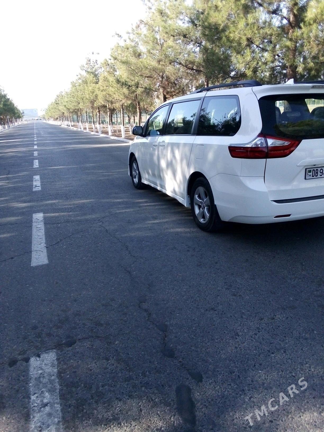 Toyota Sienna 2018 - 385 000 TMT - Векильбазар - img 4