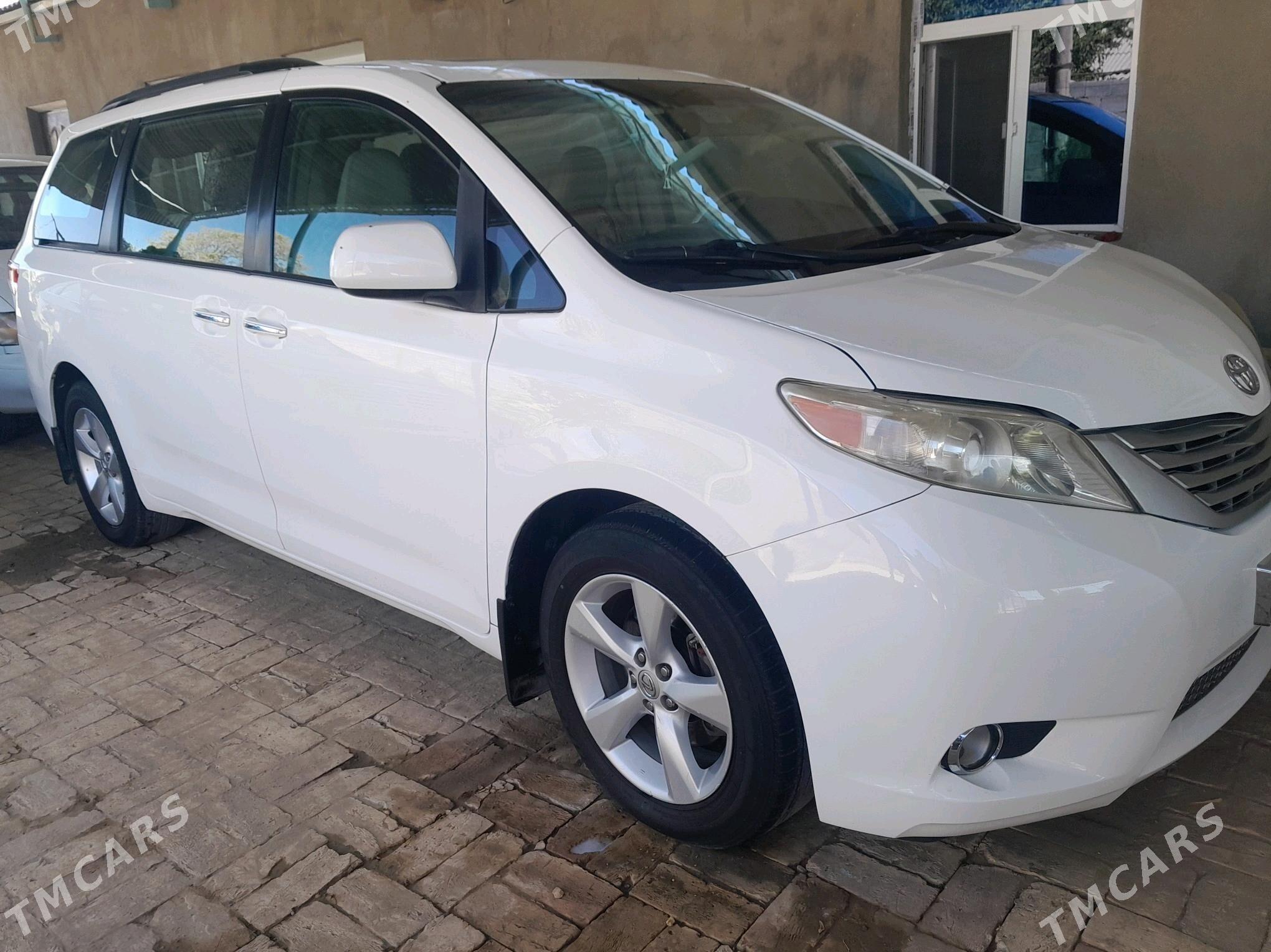 Toyota Sienna 2012 - 320 000 TMT - Мары - img 4