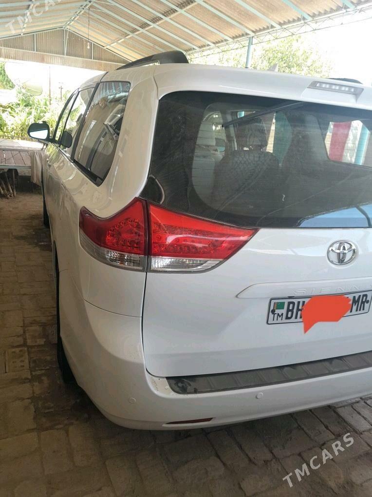Toyota Sienna 2012 - 320 000 TMT - Мары - img 6