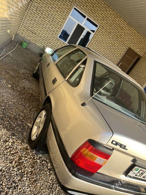 Opel Vectra 1992 - 50 000 TMT - Mary - img 10