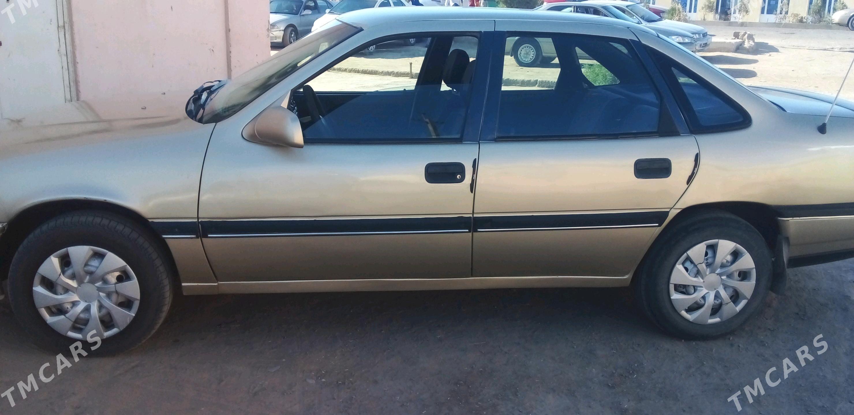 Opel Vectra 1992 - 32 000 TMT - Гурбансолтан Едже - img 3