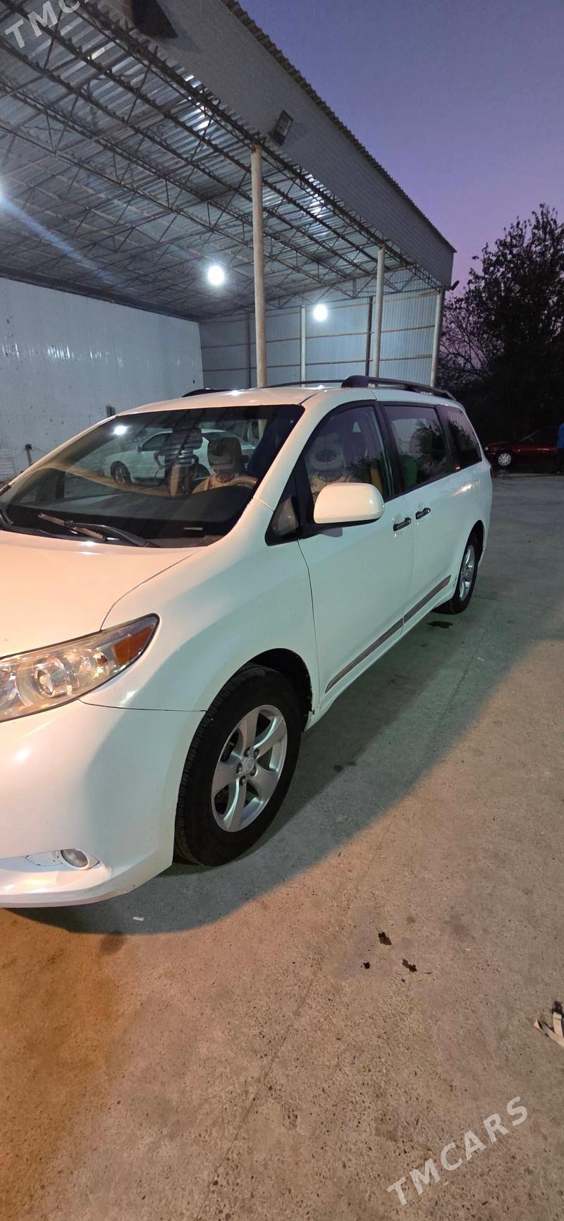 Toyota Sienna 2012 - 250 000 TMT - Мары - img 8