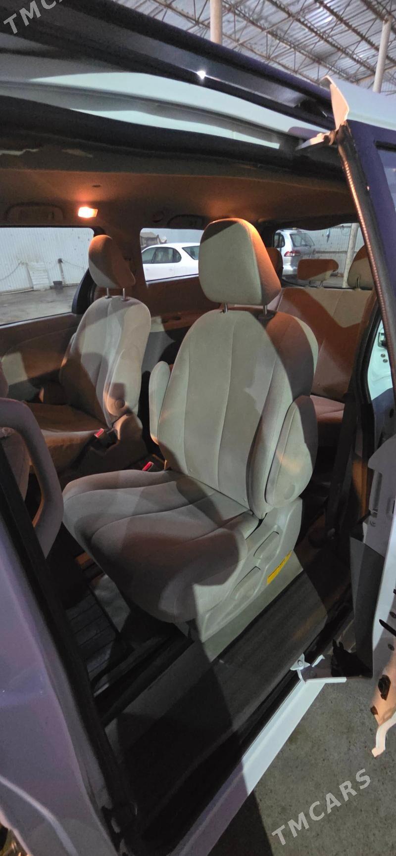 Toyota Sienna 2012 - 250 000 TMT - Мары - img 6