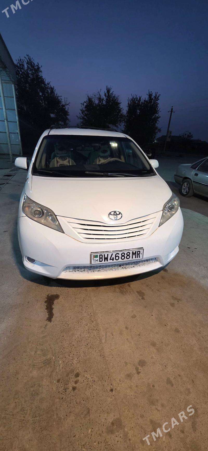 Toyota Sienna 2012 - 250 000 TMT - Мары - img 4