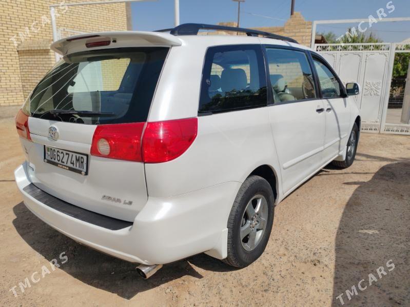 Toyota Sienna 2006 - 215 000 TMT - Байрамали - img 3