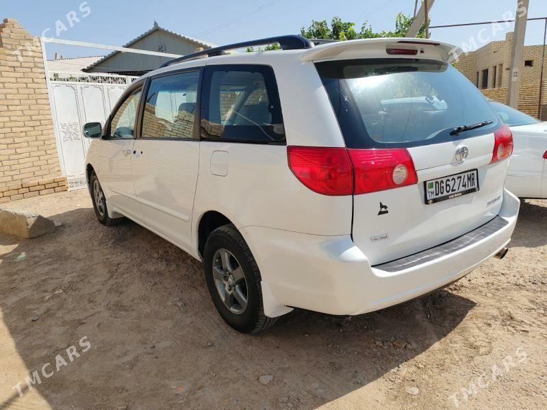 Toyota Sienna 2006 - 215 000 TMT - Байрамали - img 8