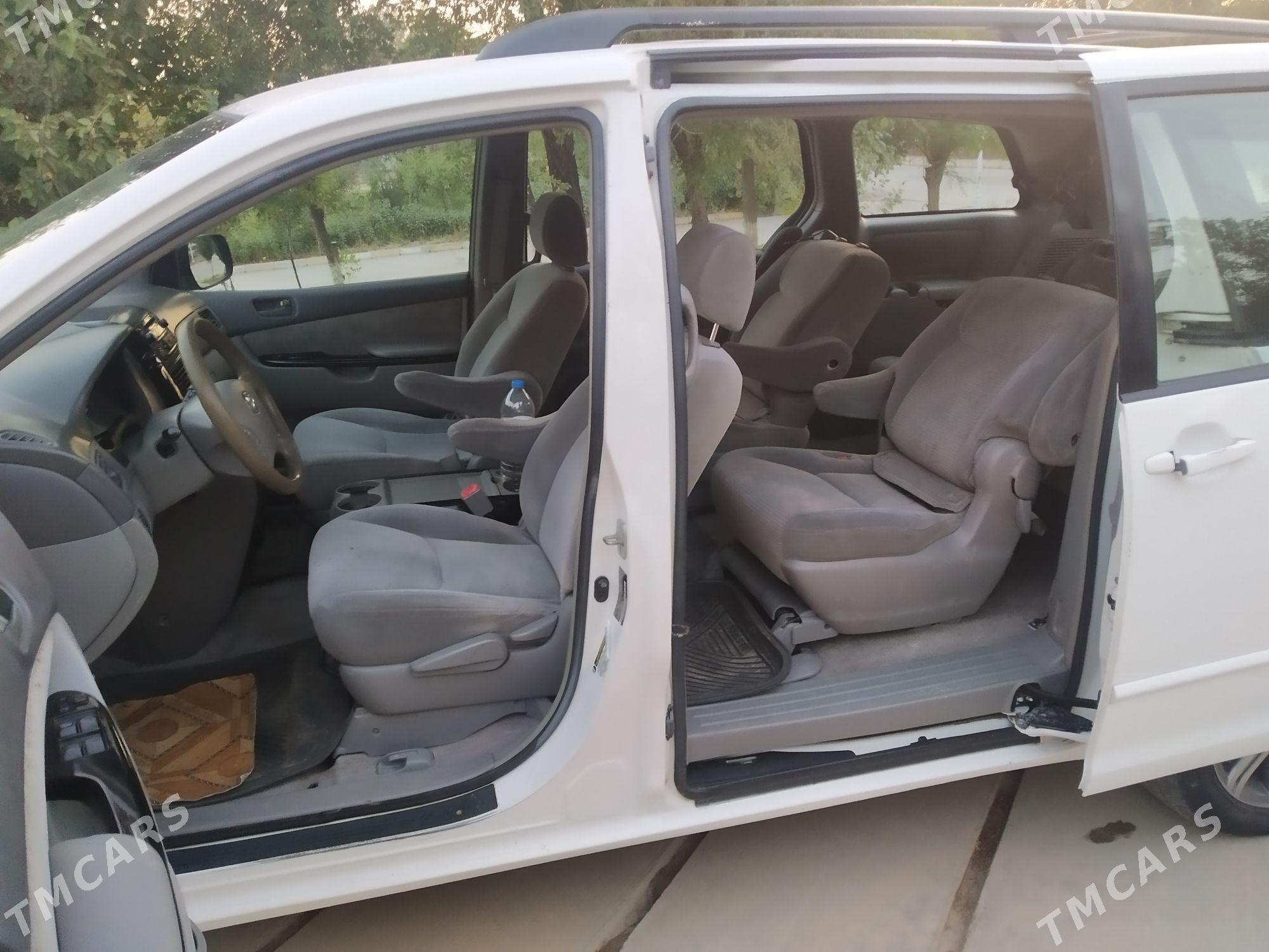 Toyota Sienna 2004 - 170 000 TMT - Дянев - img 5