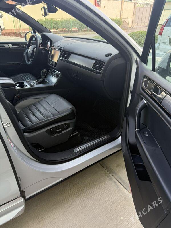 Volkswagen Touareg 2014 - 410 000 TMT - Aşgabat - img 8
