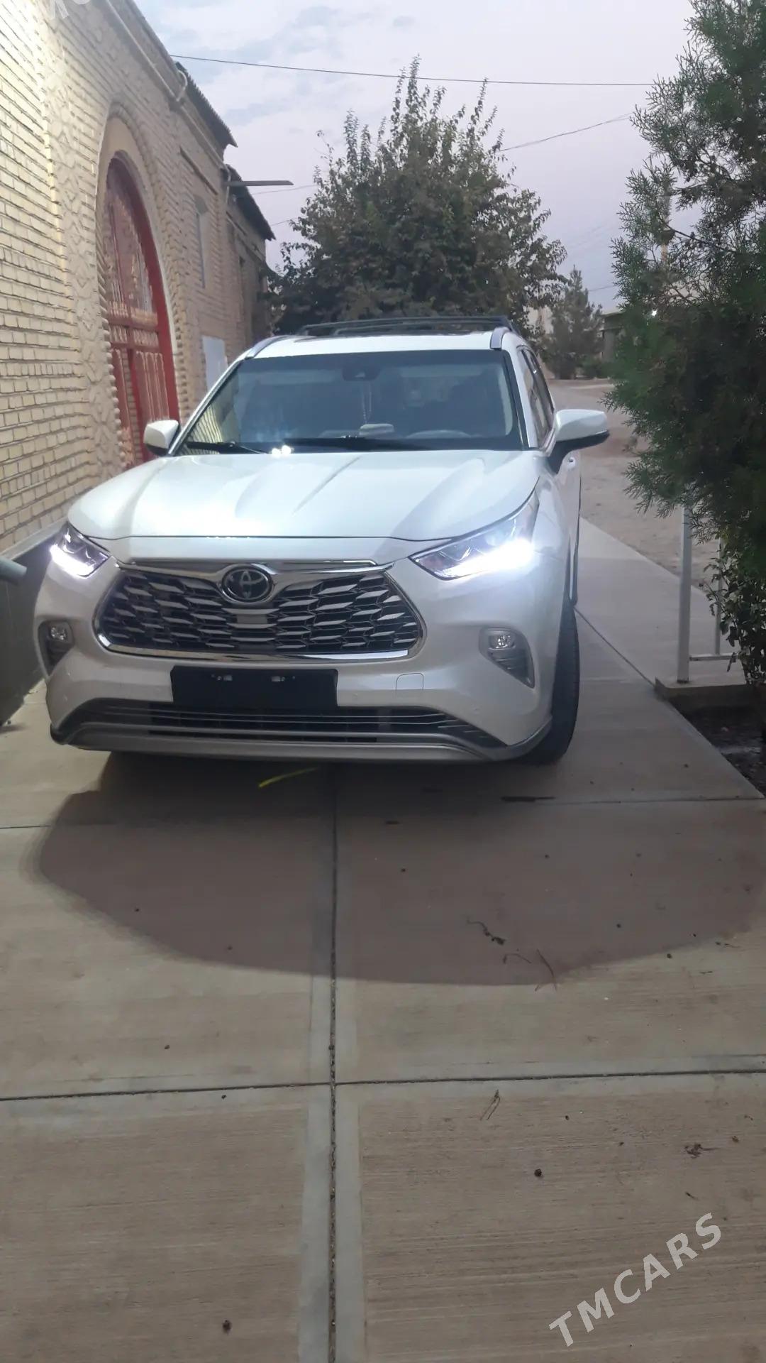 Toyota Highlander 2021 - 550 000 TMT - Гуртли - img 3