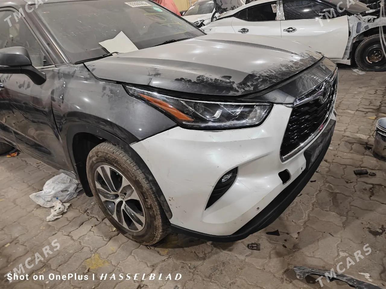 Toyota Highlander 2021 - 550 000 TMT - Гуртли - img 5
