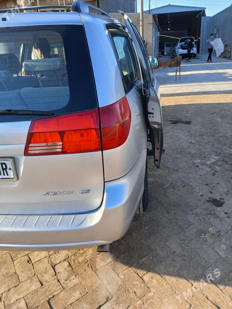 Toyota Sienna 2004 - 190 000 TMT - Туркменгала - img 2