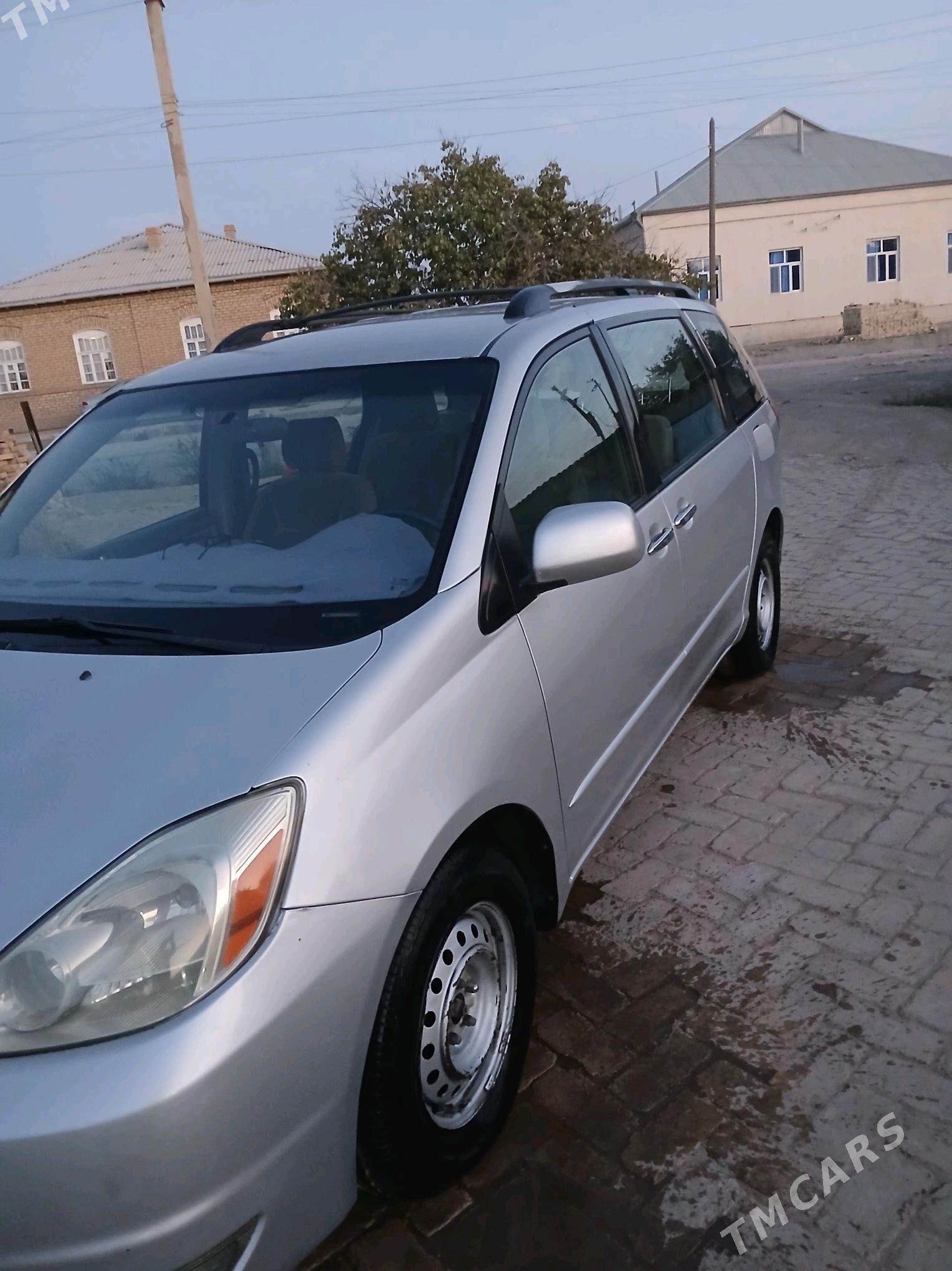Toyota Sienna 2004 - 190 000 TMT - Туркменгала - img 4