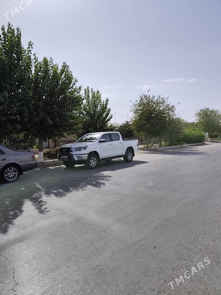 Toyota Hilux 2024 - 650 000 TMT - Туркменабат - img 2