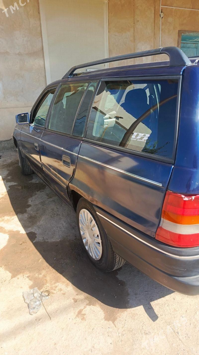 Opel Astra 1993 - 36 000 TMT - Губадаг - img 5