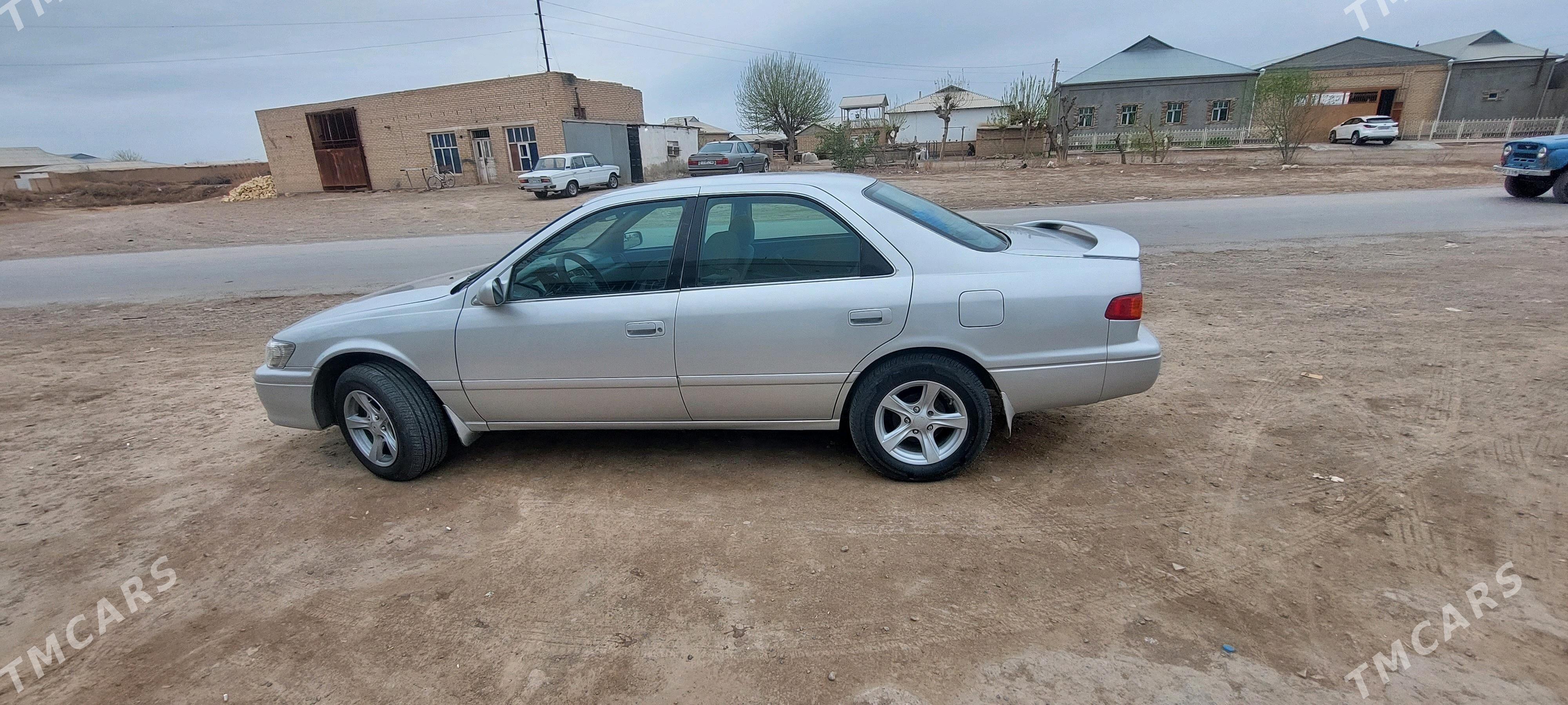 Toyota Camry 2000 - 127 000 TMT - Байрамали - img 4