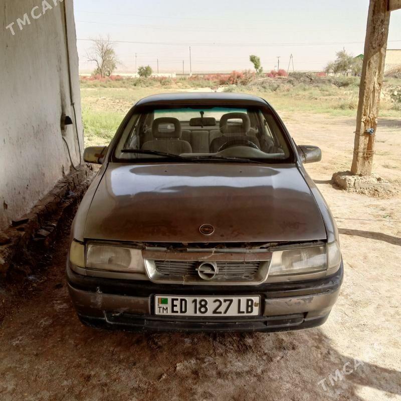 Opel Vectra 1989 - 14 000 TMT - Достлук - img 3