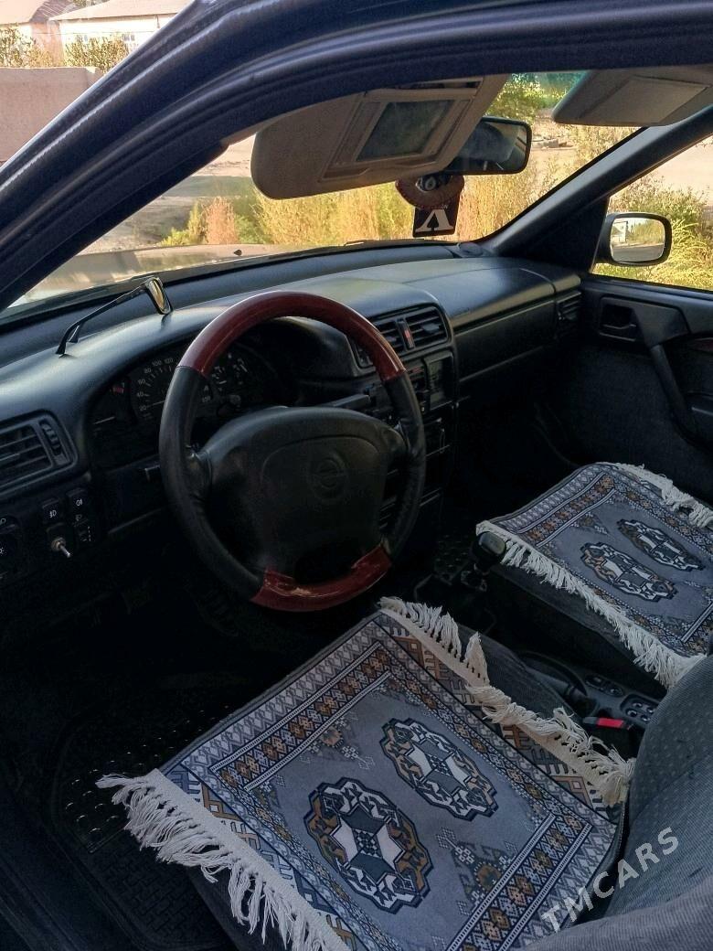 Opel Vectra 1995 - 60 000 TMT - Губадаг - img 2