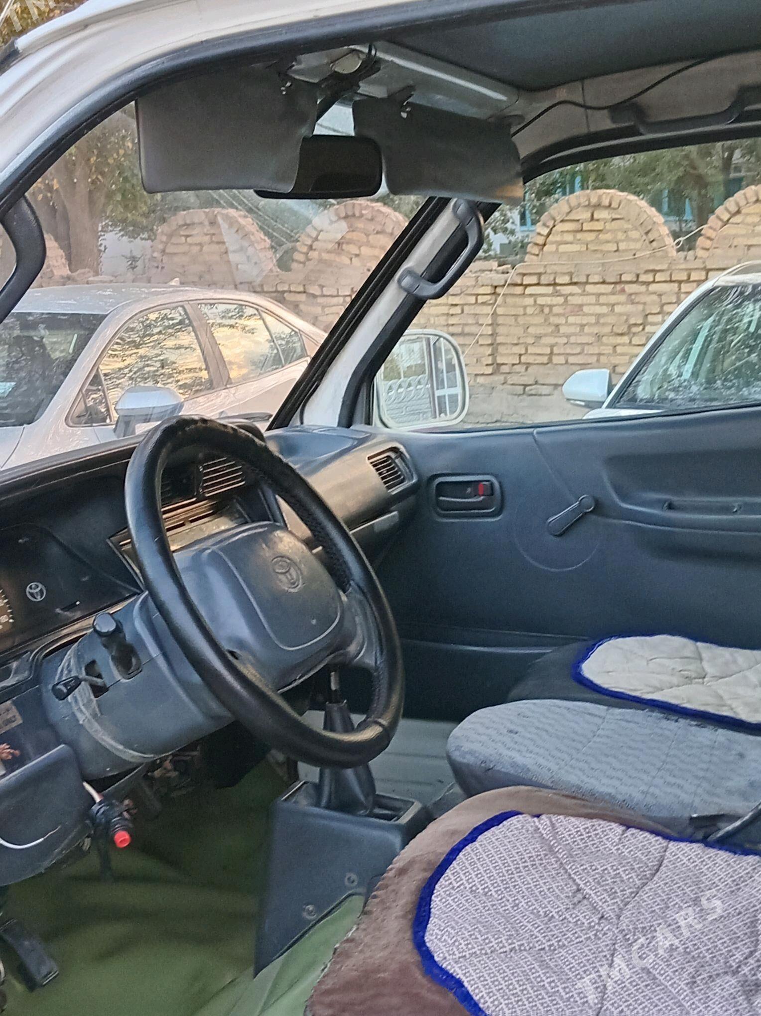 Toyota Hiace 2001 - 90 000 TMT - Мары - img 7