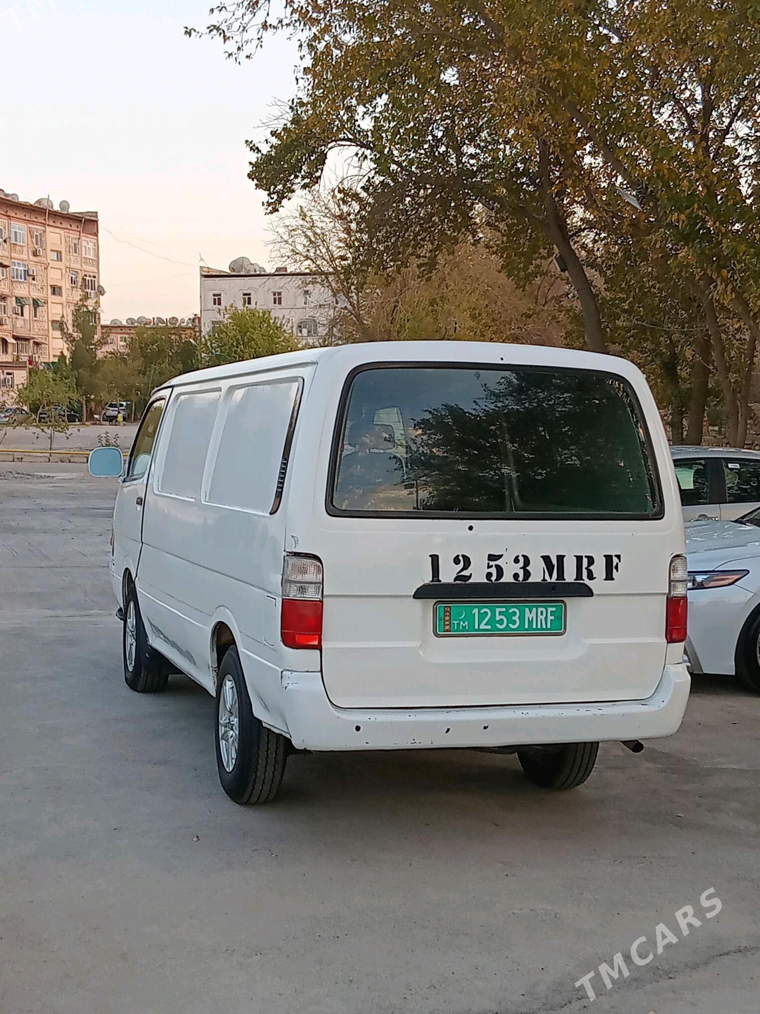 Toyota Hiace 2001 - 90 000 TMT - Мары - img 6