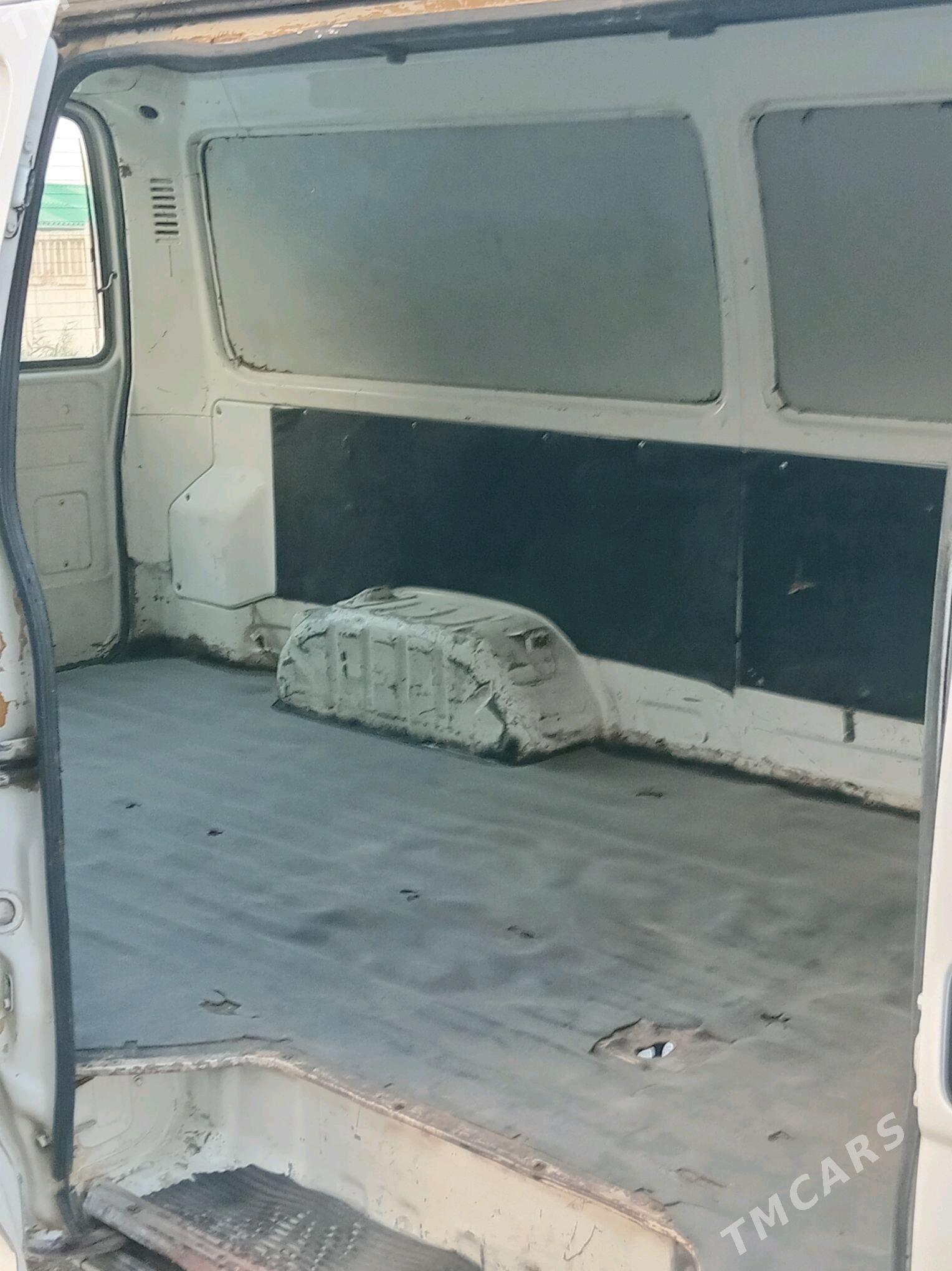 Toyota Hiace 2001 - 90 000 TMT - Мары - img 8