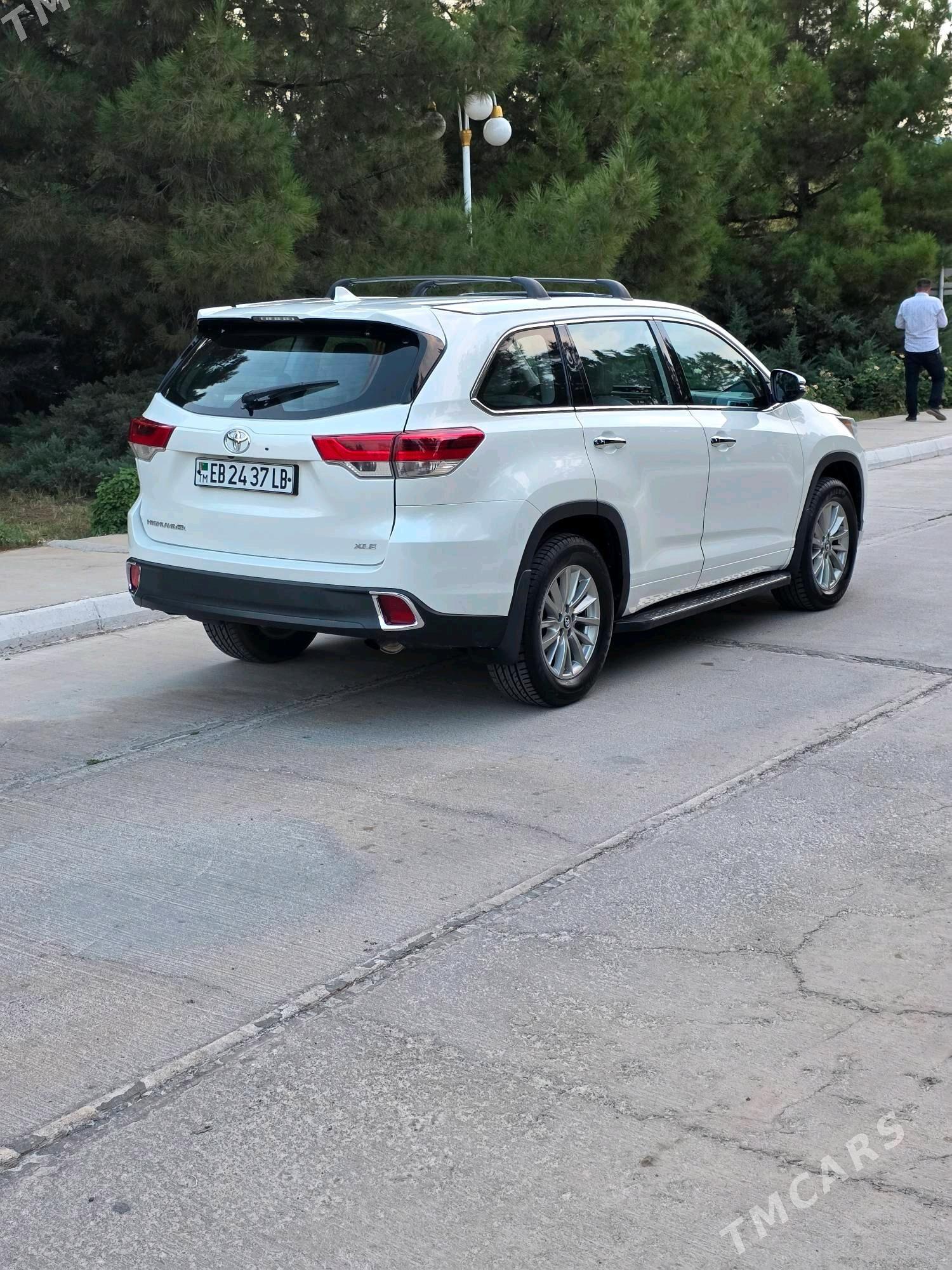 Toyota Highlander 2018 - 450 000 TMT - Чарджоу - img 4