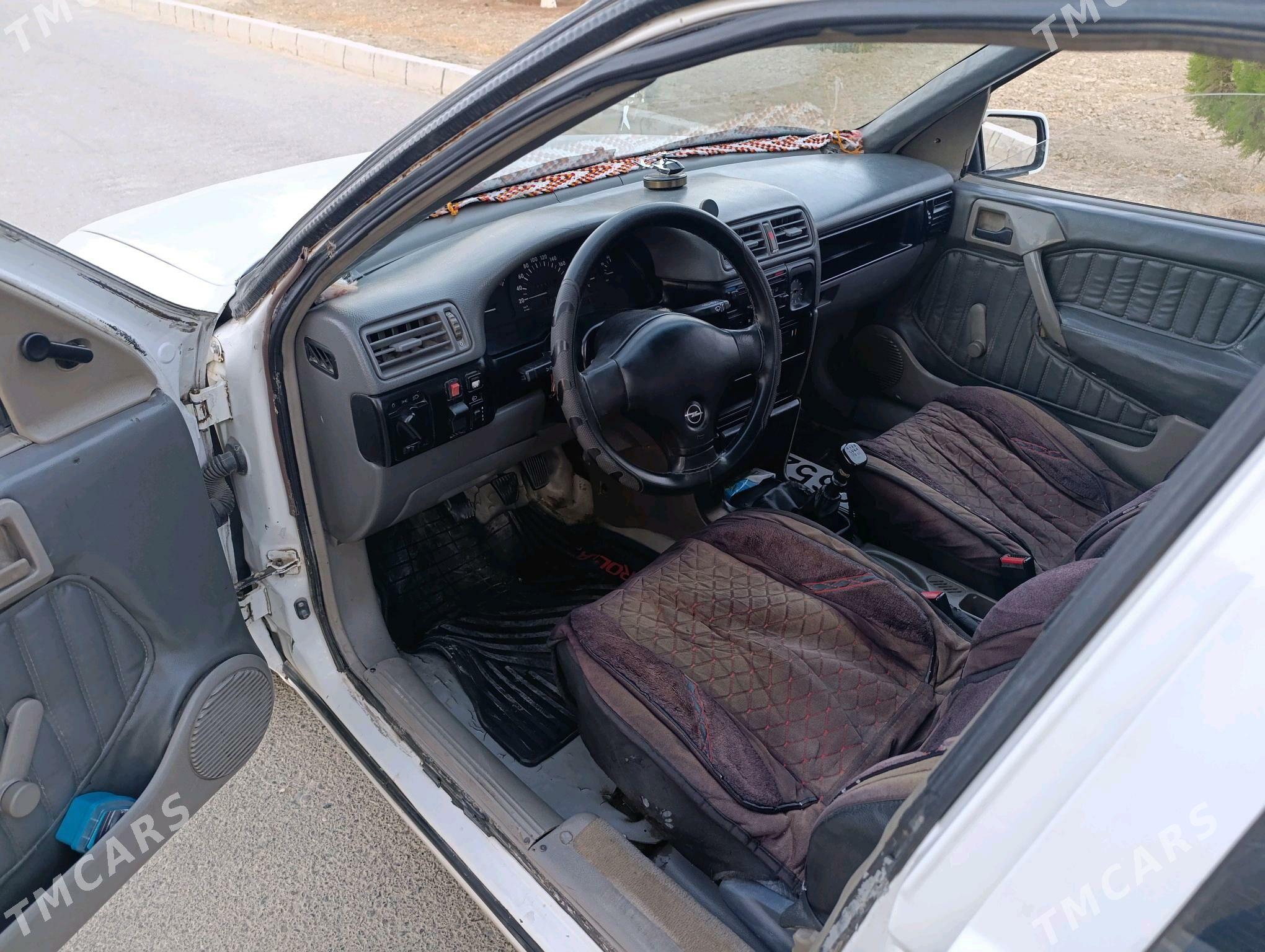Opel Vectra 1991 - 35 000 TMT - Бахарден - img 2