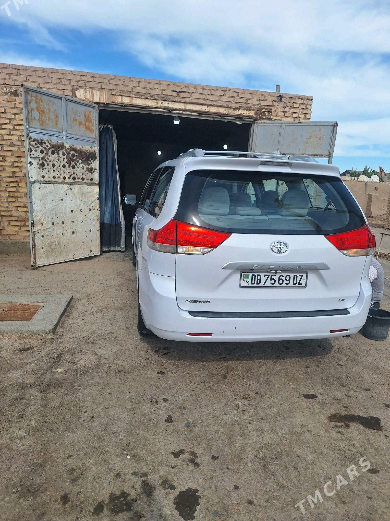 Toyota Sienna 2010 - 290 000 TMT - Görogly (Tagta) - img 2