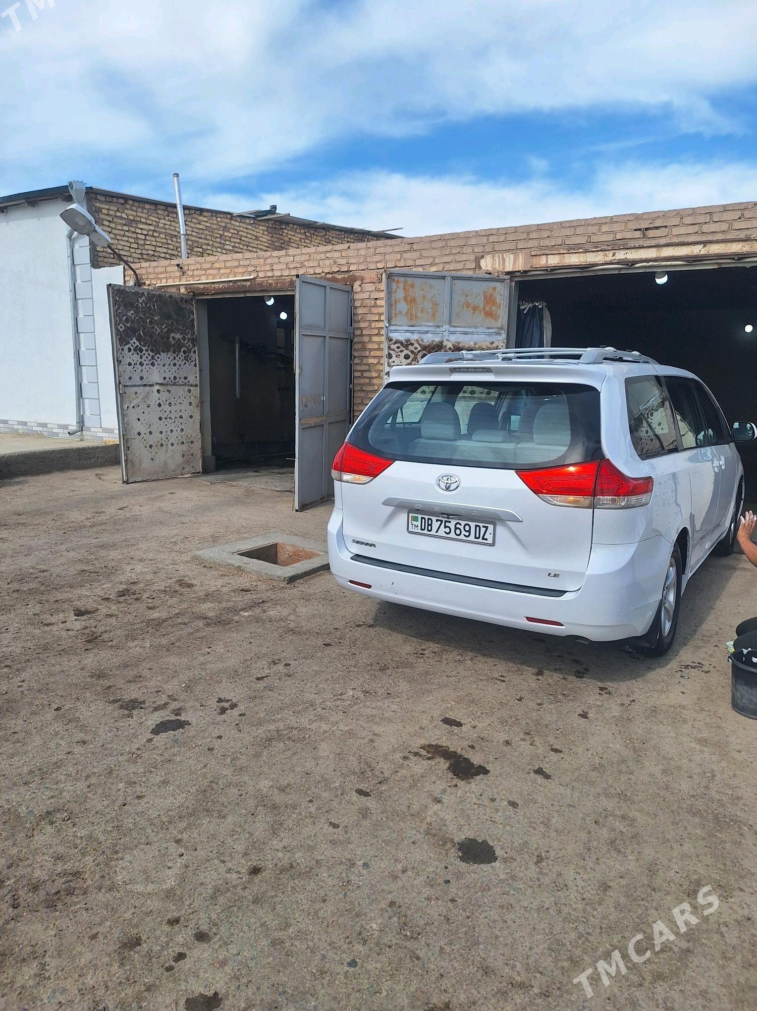 Toyota Sienna 2010 - 290 000 TMT - Görogly (Tagta) - img 3