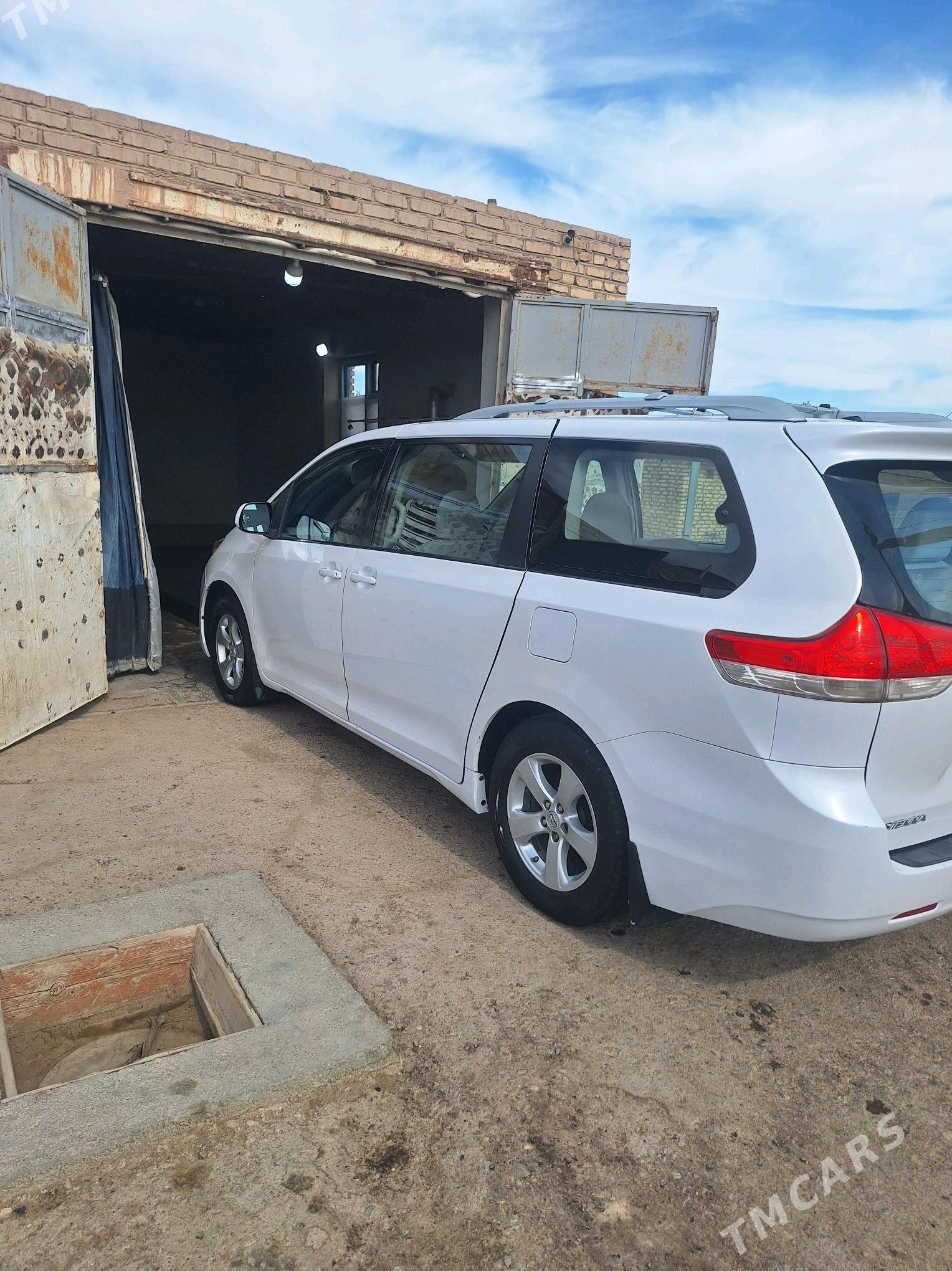 Toyota Sienna 2010 - 290 000 TMT - Görogly (Tagta) - img 5