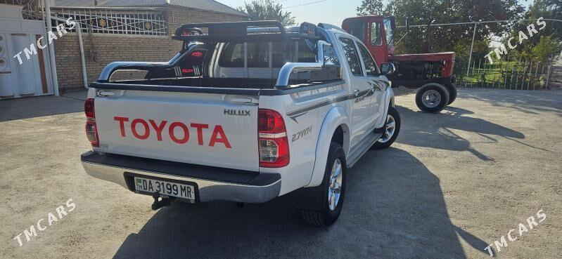 Toyota Hilux 2014 - 440 000 TMT - Мары - img 4