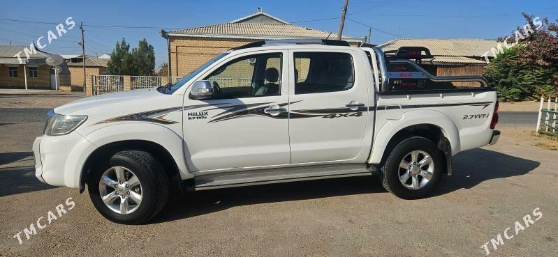 Toyota Hilux 2014 - 440 000 TMT - Мары - img 5