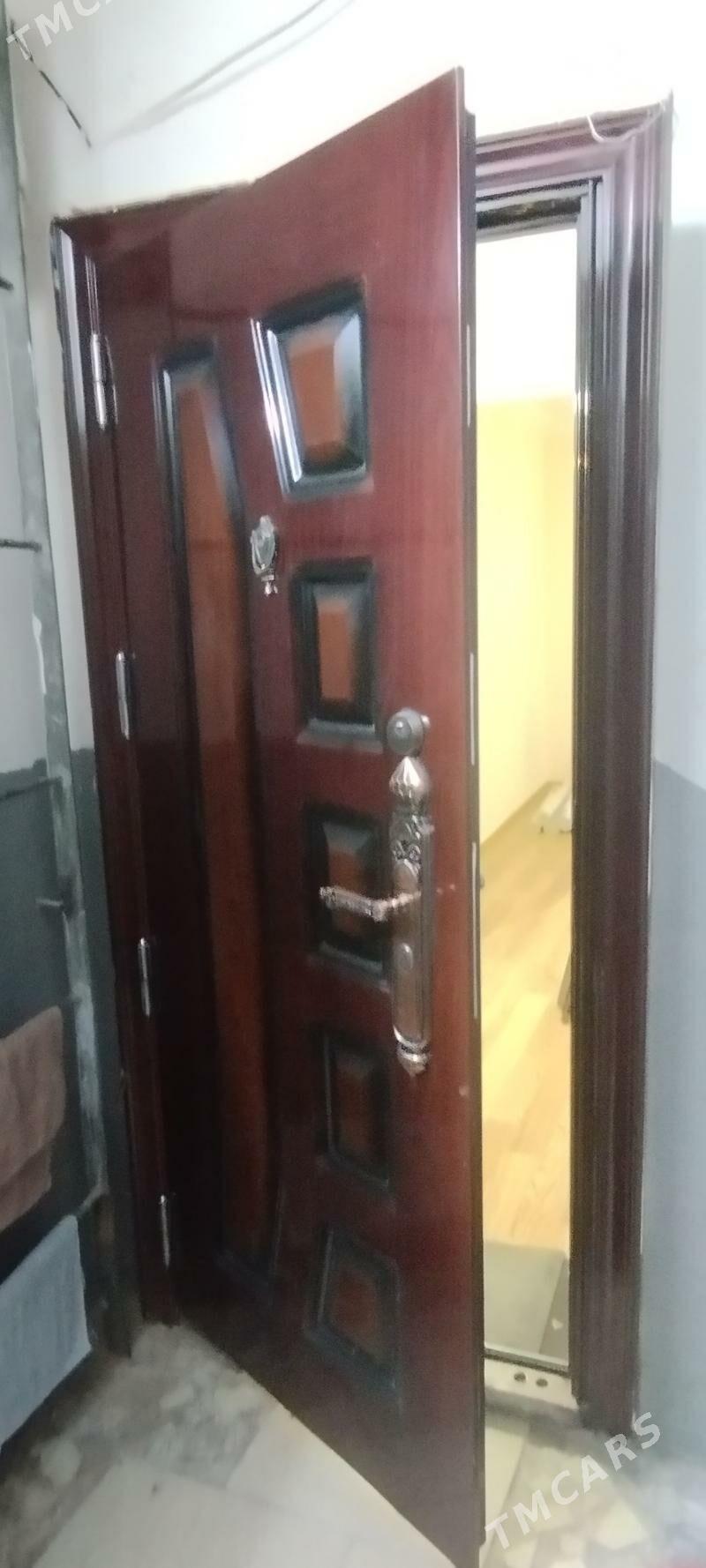 DAŞKY  GAPY   ДВЕРЬ - Aşgabat - img 2